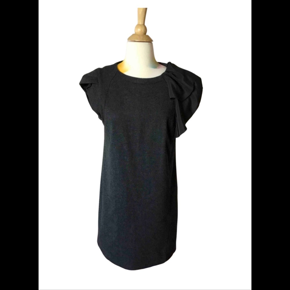 Mini dress with silk decoration 
Size IT40/US4